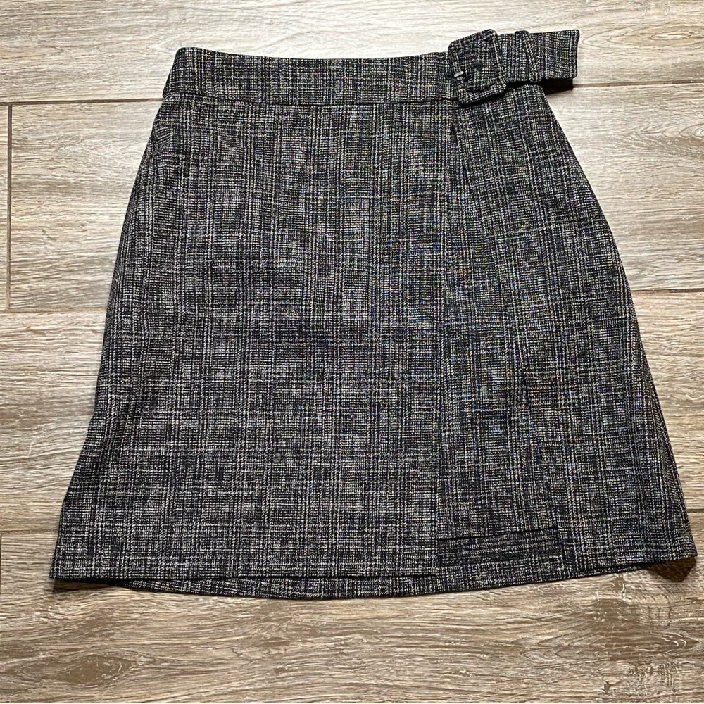 Club Monaco 2 Gray Skirt